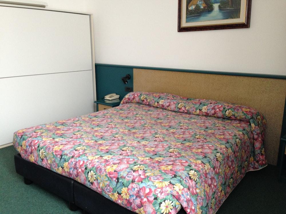 Plaza Hotel 3*